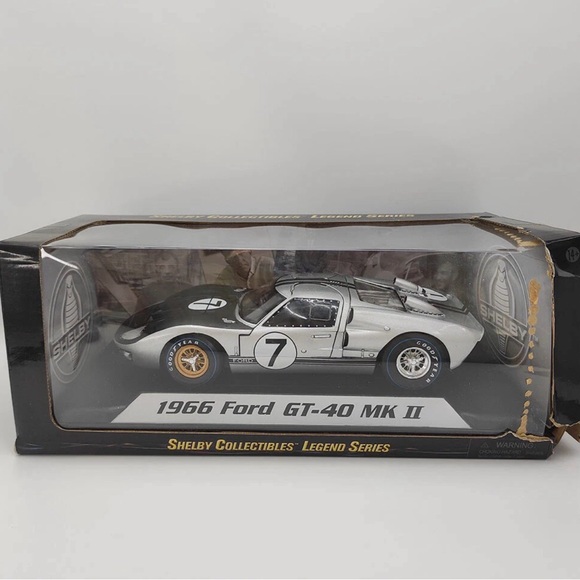 Shelby Collectibles 1966 Ford GT-40 MK II1:18 Scale Model